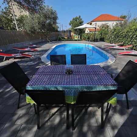 Apartment With Private Pool Sukošan Buitenkant foto