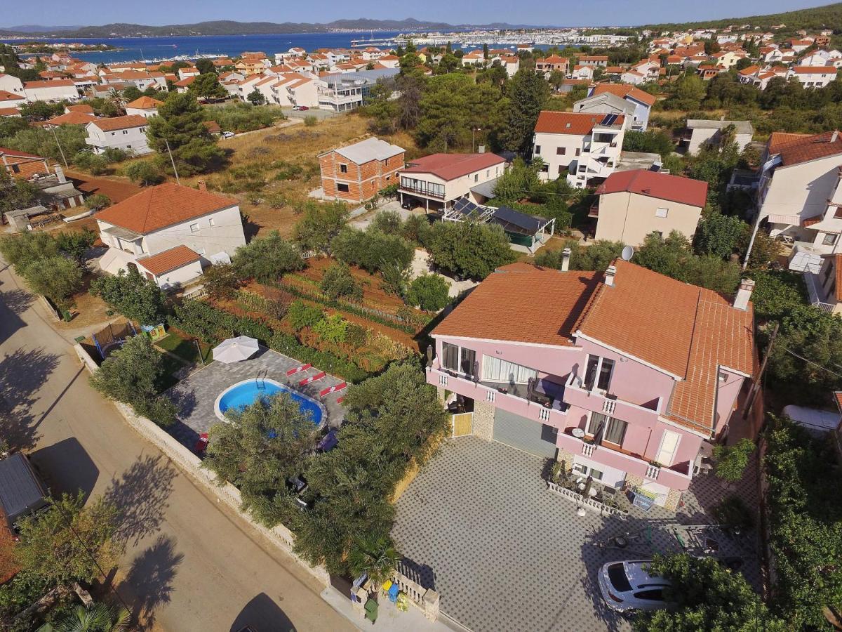 Apartment With Private Pool Sukošan Buitenkant foto