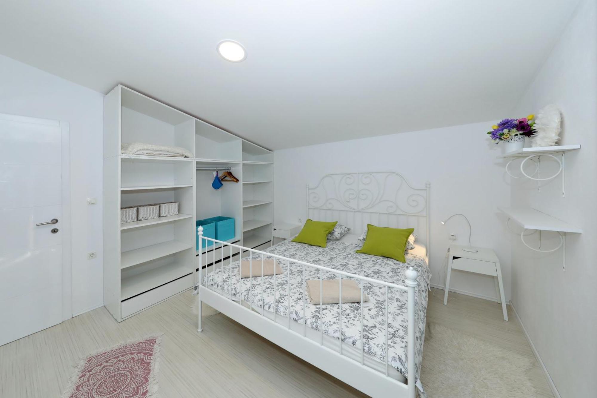 Apartment With Private Pool Sukošan Buitenkant foto