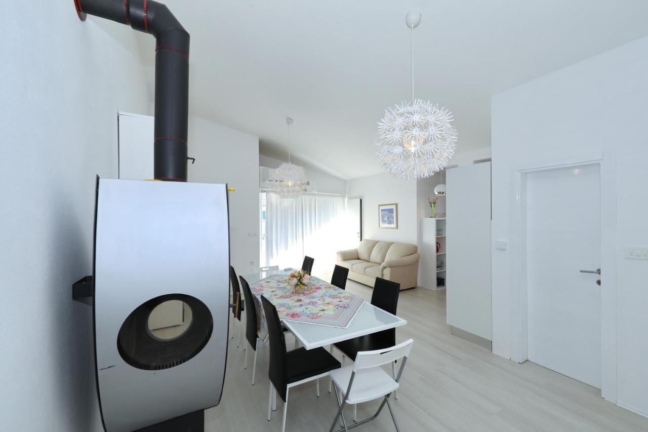 Apartment With Private Pool Sukošan Buitenkant foto