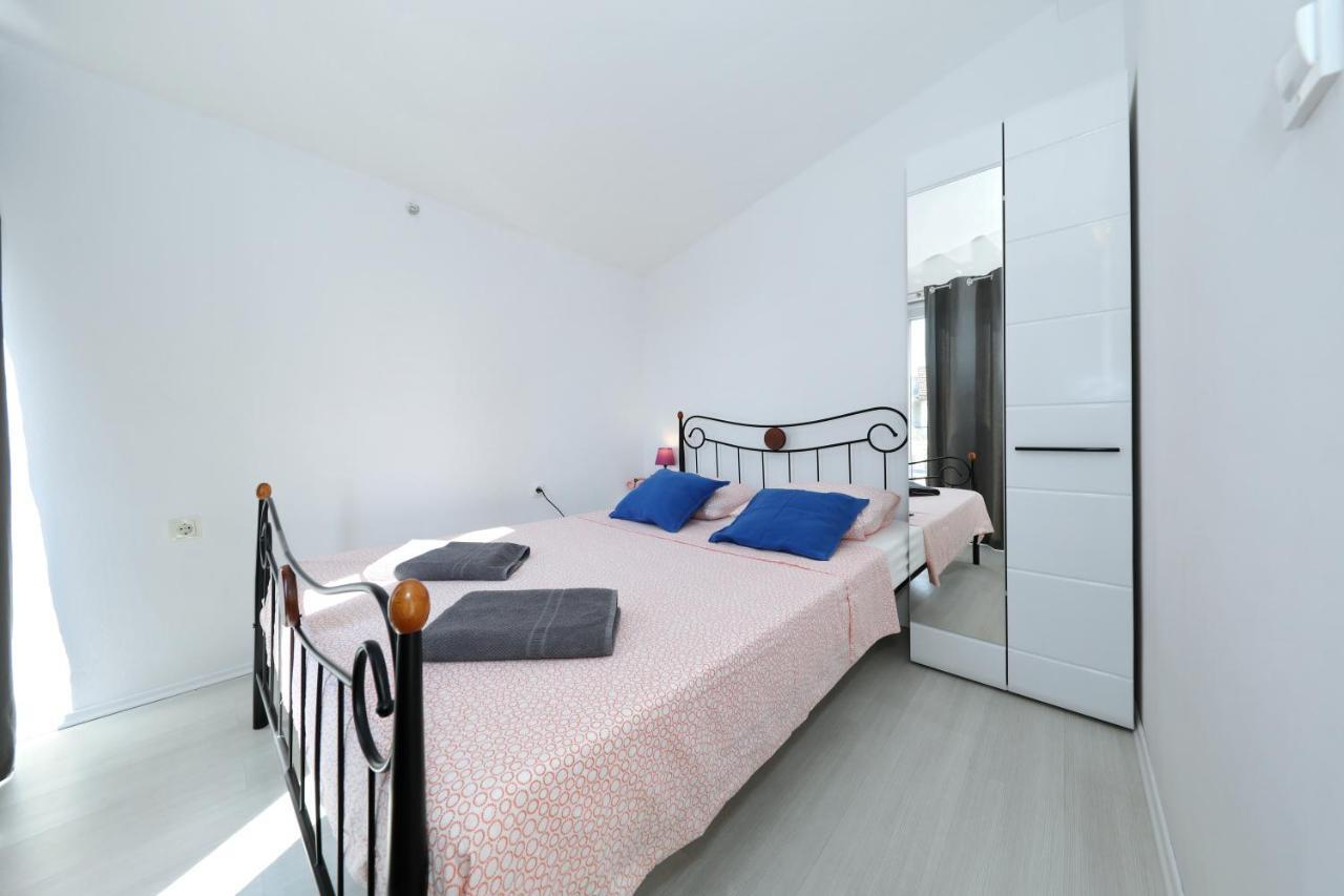 Apartment With Private Pool Sukošan Buitenkant foto