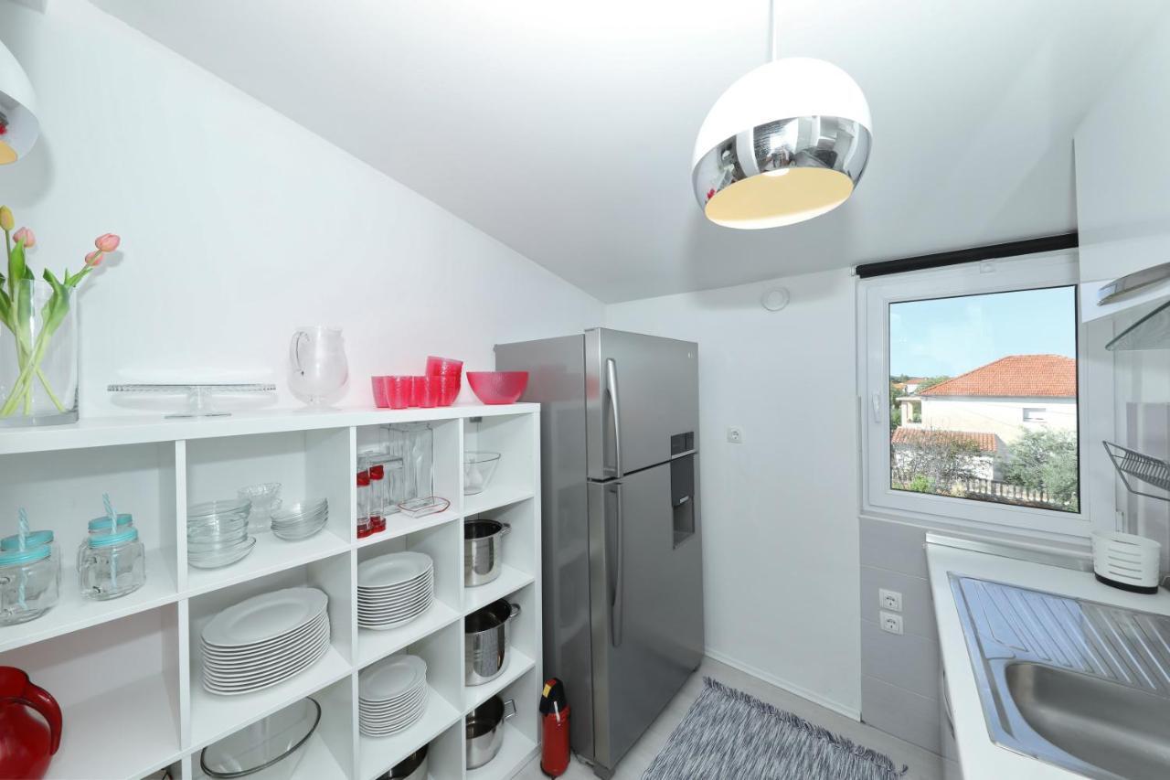 Apartment With Private Pool Sukošan Buitenkant foto