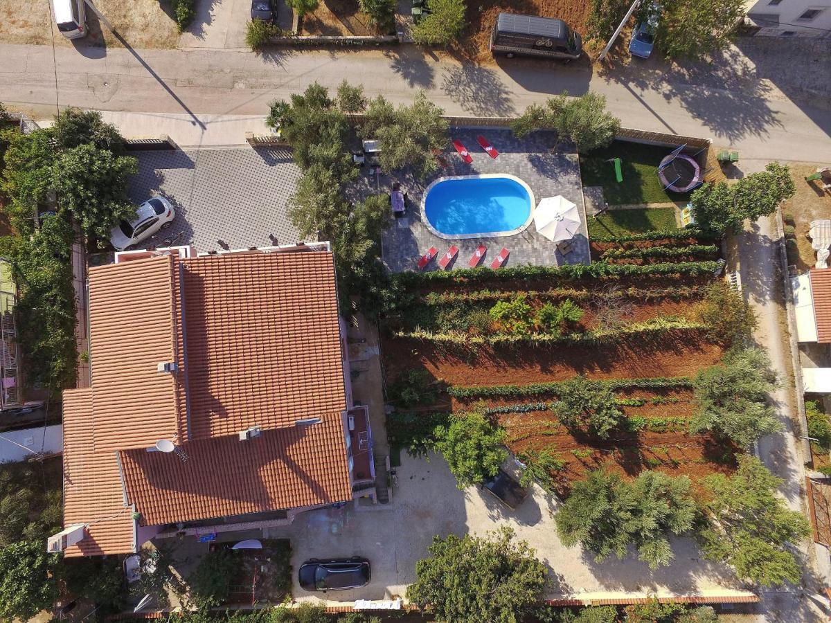 Apartment With Private Pool Sukošan Buitenkant foto